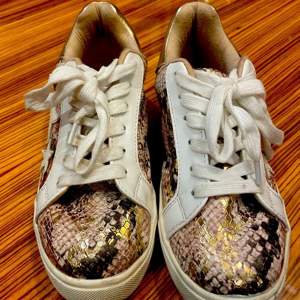 Sneakers tennis shoes snakeskin like gold white stars size 7